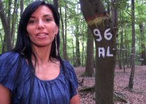 Bettina Cox sodomisée dans les bois